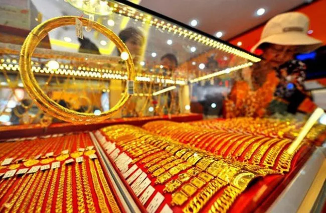 Giá vàng tiếp tục neo cao - Ảnh 1. Giá vàng tiếp tục neo cao - Ảnh 1.