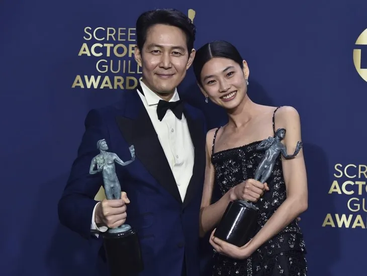 Lee Jung Jae và chiến thắng tại SAG Awards 2022: Một sự kiện rất lớn đã diễn ra trong đời tôi - Ảnh 1. Lee Jung Jae và chiến thắng tại SAG Awards 2022: Một sự kiện rất lớn đã diễn ra trong đời tôi - Ảnh 1.