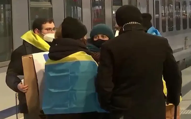 Các nước EU sẵn sàng đón người dân Ukraine sang lánh nạn - Ảnh 2. Các nước EU sẵn sàng đón người dân Ukraine sang lánh nạn - Ảnh 2.