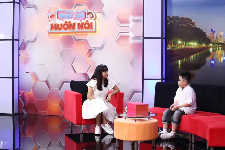 MC Ốc Thanh Vân khâm phục người phụ nữ mạnh mẽ chạy xe ôm nuôi 3 con - Ảnh 2. MC Ốc Thanh Vân khâm phục người phụ nữ mạnh mẽ chạy xe ôm nuôi 3 con - Ảnh 2.