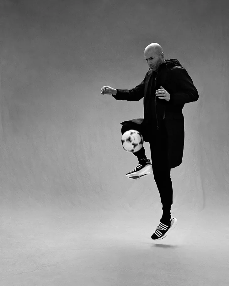 Zinedine Zidane - Gương mặt thương hiệu cho bộ sưu tập Xuân Hè 2022 của Y-3 - Ảnh 1. Zinedine Zidane - Gương mặt thương hiệu cho bộ sưu tập Xuân Hè 2022 của Y-3 - Ảnh 1.