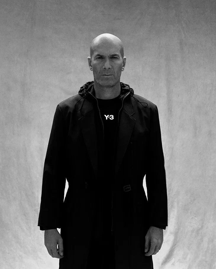 Zinedine Zidane - Gương mặt thương hiệu cho bộ sưu tập Xuân Hè 2022 của Y-3 - Ảnh 3. Zinedine Zidane - Gương mặt thương hiệu cho bộ sưu tập Xuân Hè 2022 của Y-3 - Ảnh 3.