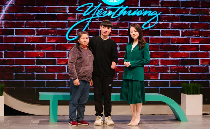 Trạm yêu thương: Chàng trai bị mất 2 tay mê thiết kế đồ họa - Ảnh 8. Trạm yêu thương: Chàng trai bị mất 2 tay mê thiết kế đồ họa - Ảnh 8.