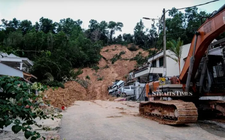 Mưa lớn bất thường gây lở đất ở thủ đô Malaysia, 4 người thiệt mạng - Ảnh 1. Mưa lớn bất thường gây lở đất ở thủ đô Malaysia, 4 người thiệt mạng - Ảnh 1.