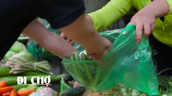 Trạm yêu thương: Chàng trai bị mất 2 tay mê thiết kế đồ họa - Ảnh 7. Trạm yêu thương: Chàng trai bị mất 2 tay mê thiết kế đồ họa - Ảnh 7.