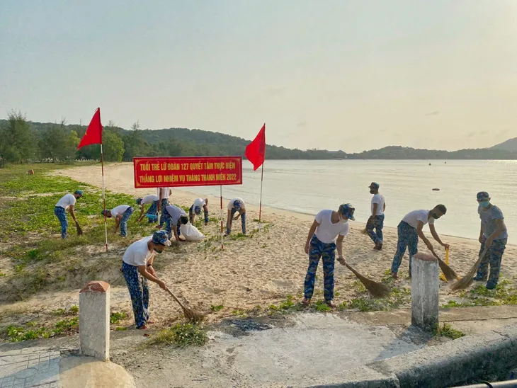 Vùng 5 Hải quân tổ chức “Ngày thứ 7 tình nguyện” - Ảnh 1. Vùng 5 Hải quân tổ chức “Ngày thứ 7 tình nguyện” - Ảnh 1.