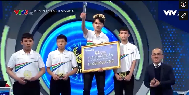 Đường lên đỉnh Olympia 22: Chàng trai Huế gây bất ngờ giành vòng nguyệt quế vào phút chót - Ảnh 2. Đường lên đỉnh Olympia 22: Chàng trai Huế gây bất ngờ giành vòng nguyệt quế vào phút chót - Ảnh 2.