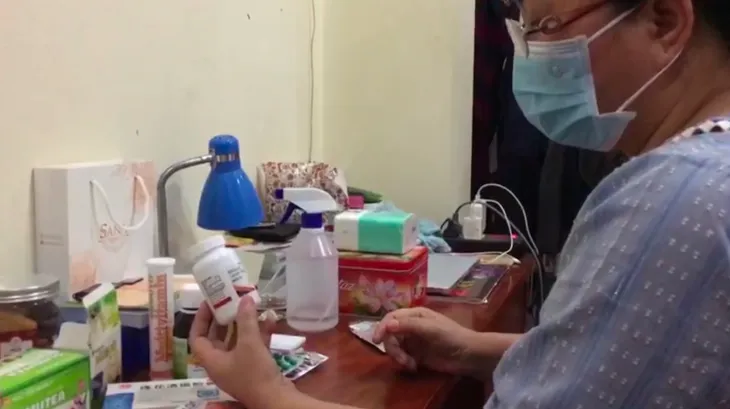 Nhiều người bỏ tiền triệu mua thuốc điều trị COVID-19 trên mạng, chuyên gia khuyến cáo lợi bất cập hại - Ảnh 1. Nhiều người bỏ tiền triệu mua thuốc điều trị COVID-19 trên mạng, chuyên gia khuyến cáo lợi bất cập hại - Ảnh 1.