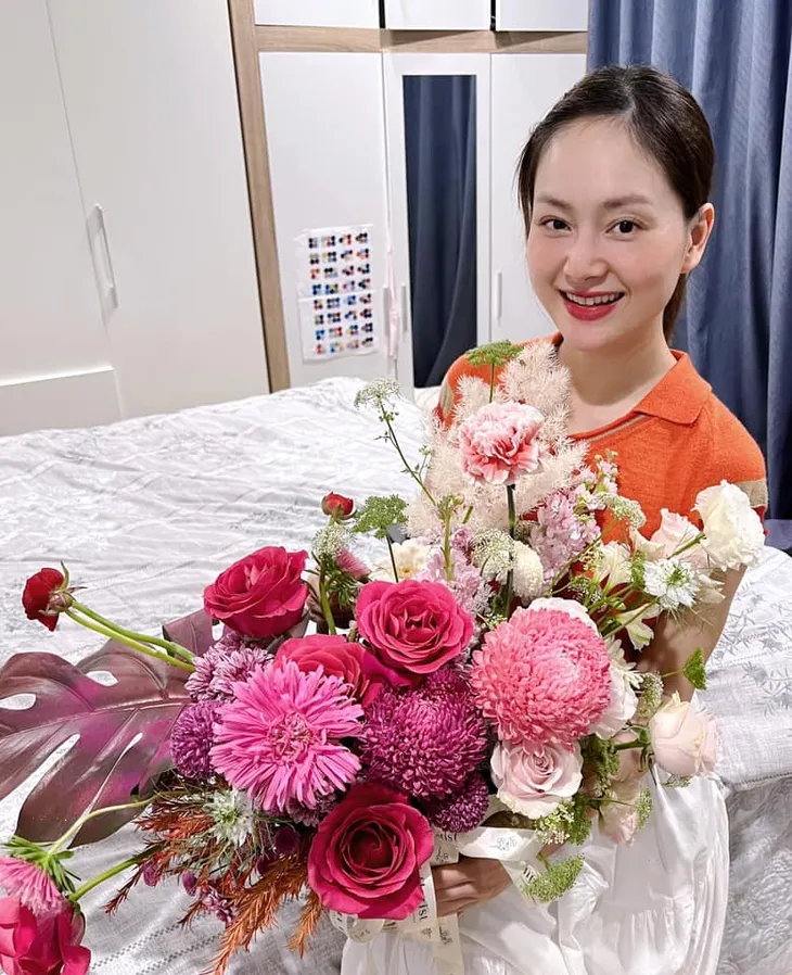 Diễn viên Việt tuần qua: Ai cũng thi nhau khoe hoa ngày 8/3 - Ảnh 17. Diễn viên Việt tuần qua: Ai cũng thi nhau khoe hoa ngày 8/3 - Ảnh 17.