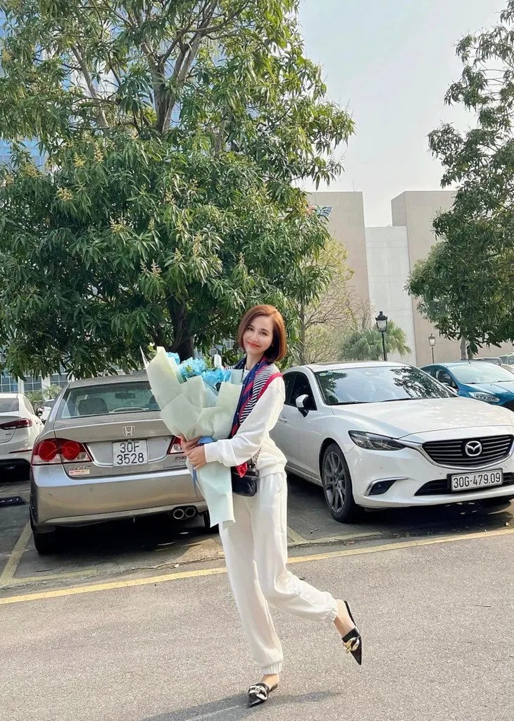 Diễn viên Việt tuần qua: Ai cũng thi nhau khoe hoa ngày 8/3 - Ảnh 6. Diễn viên Việt tuần qua: Ai cũng thi nhau khoe hoa ngày 8/3 - Ảnh 6.
