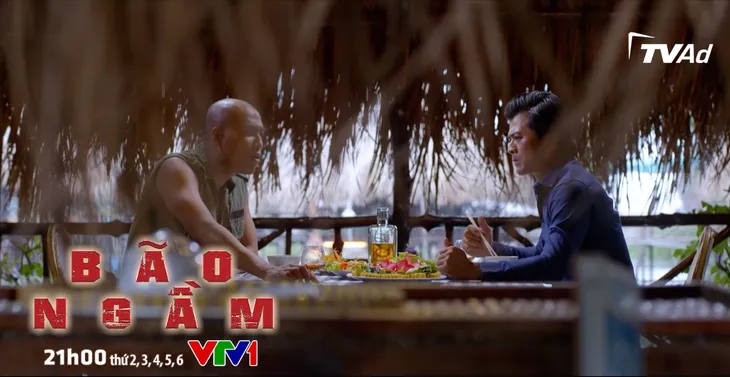 Bão ngầm - Tập 16: Hải Triều bị Toàn Khỉ đốm nghi ngờ là công an ngầm - Ảnh 4. Bão ngầm - Tập 16: Hải Triều bị Toàn Khỉ đốm nghi ngờ là công an ngầm - Ảnh 4.