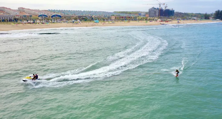 Ấn tượng với dịch vụ bay trực thăng tới Phan Thiết: Tiện lợi và đẳng cấp - Ảnh 4. Ấn tượng với dịch vụ bay trực thăng tới Phan Thiết: Tiện lợi và đẳng cấp - Ảnh 4.