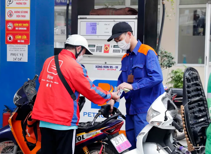 Bộ Công Thương: Giá xăng dầu trong nước tăng thấp hơn so với thế giới - Ảnh 2. Bộ Công Thương: Giá xăng dầu trong nước tăng thấp hơn so với thế giới - Ảnh 2.