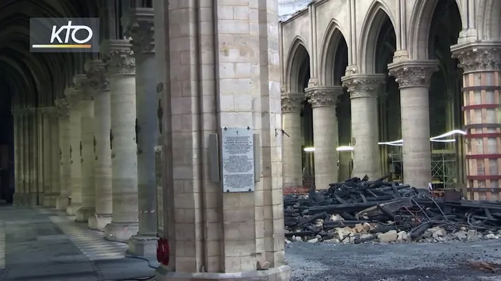 Phát hiện nhiều ngôi mộ cổ trong quá trình xây dựng lại Nhà thờ Đức Bà Paris - Ảnh 1. Phát hiện nhiều ngôi mộ cổ trong quá trình xây dựng lại Nhà thờ Đức Bà Paris - Ảnh 1.