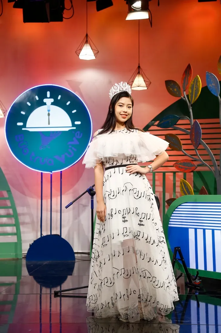 Miss Teen Gia Hân tích cực bảo vệ môi trường chào mừng ngày 26/3 - Ảnh 2. Miss Teen Gia Hân tích cực bảo vệ môi trường chào mừng ngày 26/3 - Ảnh 2.