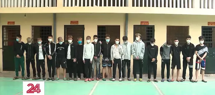 Bắt giữ 18 đối tượng dùng hung khí gây náo loạn đường phố - Ảnh 1. Bắt giữ 18 đối tượng dùng hung khí gây náo loạn đường phố - Ảnh 1.