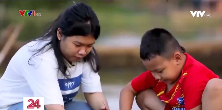 Chuyến hồi hương đặc biệt của hai đứa trẻ - Ảnh 1.
