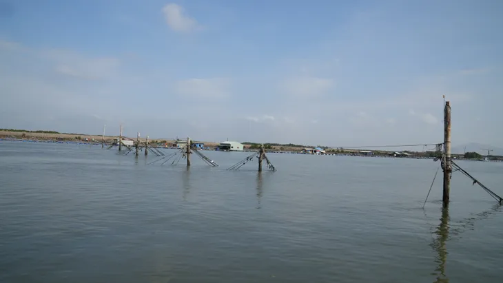 Bà Rịa-Vũng Tàu: Di dời các lồng bè trái phép cản trở luồng lạch vào các cảng - Ảnh 3. Bà Rịa-Vũng Tàu: Di dời các lồng bè trái phép cản trở luồng lạch vào các cảng - Ảnh 3.