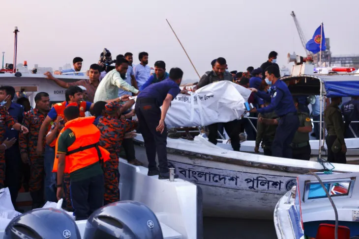Chìm tàu ở Bangladesh khiến ít nhất 6 người thiệt mạng - Ảnh 1. Chìm tàu ở Bangladesh khiến ít nhất 6 người thiệt mạng - Ảnh 1.