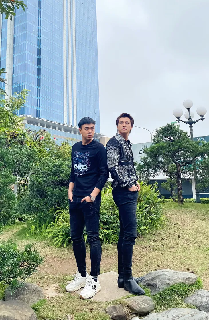 Hậu trường thân thiết của Nhan Phúc Vinh, Hà Việt Dũng và Tuấn Tú - Ảnh 2. Hậu trường thân thiết của Nhan Phúc Vinh, Hà Việt Dũng và Tuấn Tú - Ảnh 2.
