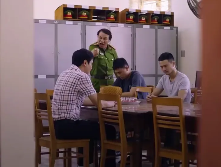 Bão ngầm - Tập 21: Lâm bị Thượng tá Tuất mắng xối xả - Ảnh 1. Bão ngầm - Tập 21: Lâm bị Thượng tá Tuất mắng xối xả - Ảnh 1.
