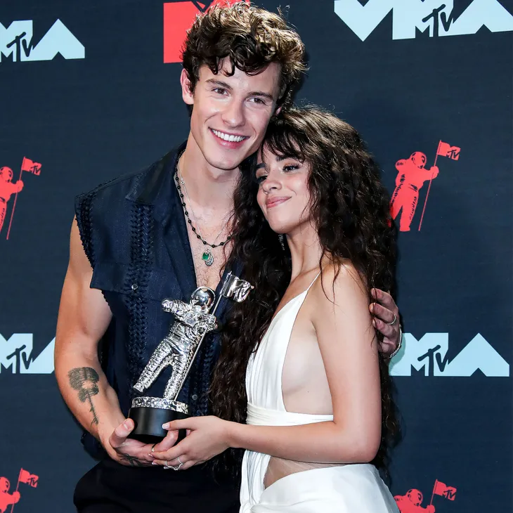 Shawn Mendes vẫn chưa quên được tình cũ Camila Cabello - Ảnh 1. Shawn Mendes vẫn chưa quên được tình cũ Camila Cabello - Ảnh 1.