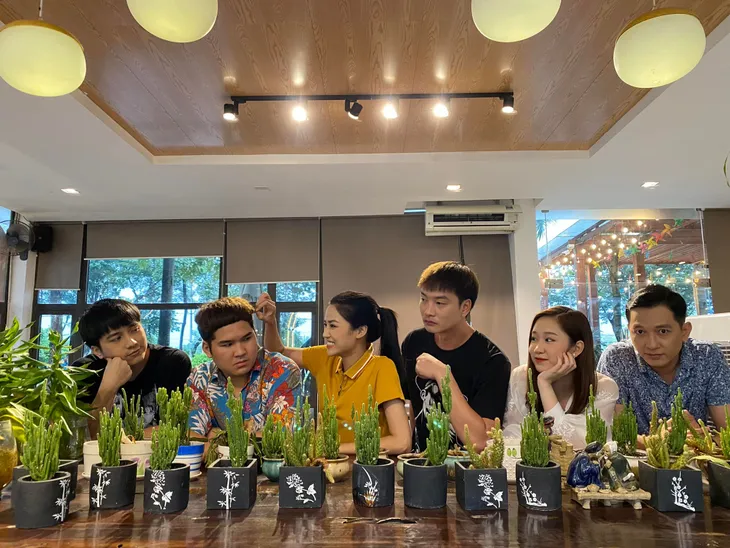 Anh Đào tiết lộ ảnh hậu trường cực độc của Lối về miền hoa - Ảnh 2. Anh Đào tiết lộ ảnh hậu trường cực độc của Lối về miền hoa - Ảnh 2.