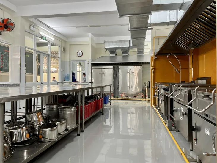 Ra mắt Bếp ăn mẫu bán trú cho học sinh - Ảnh 1. Ra mắt Bếp ăn mẫu bán trú cho học sinh - Ảnh 1.