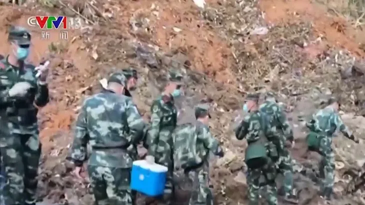 Đã có người thiệt mạng trong vụ rơi máy bay ở Trung Quốc - Ảnh 3. Đã có người thiệt mạng trong vụ rơi máy bay ở Trung Quốc - Ảnh 3.