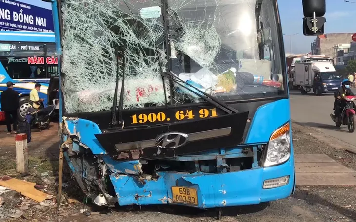 Đồng Nai: Tai nạn liên hoàn trên Quốc lộ 51, 3 người nguy kịch - Ảnh 1. Đồng Nai: Tai nạn liên hoàn trên Quốc lộ 51, 3 người nguy kịch - Ảnh 1.