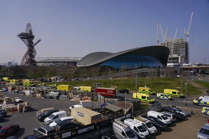Rò rỉ khí Clo tại Công viên Olympic ở London, 29 người phải nhập viện - Ảnh 2. Rò rỉ khí Clo tại Công viên Olympic ở London, 29 người phải nhập viện - Ảnh 2.