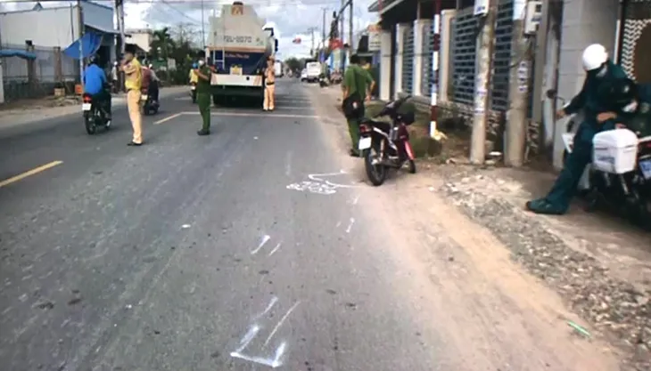 Xe bồn gây tai nạn, 1 học sinh tử vong - Ảnh 1. Xe bồn gây tai nạn, 1 học sinh tử vong - Ảnh 1.