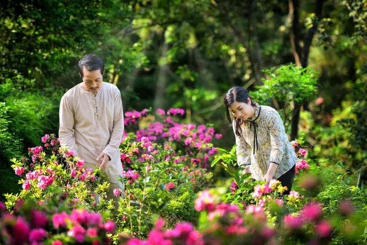 Lối về miền hoa: Vợ chồng chú Lâm khoe bộ ảnh ngọt lịm, nhóm trẻ chạy theo không kịp - Ảnh 6. Lối về miền hoa: Vợ chồng chú Lâm khoe bộ ảnh ngọt lịm, nhóm trẻ chạy theo không kịp - Ảnh 6.