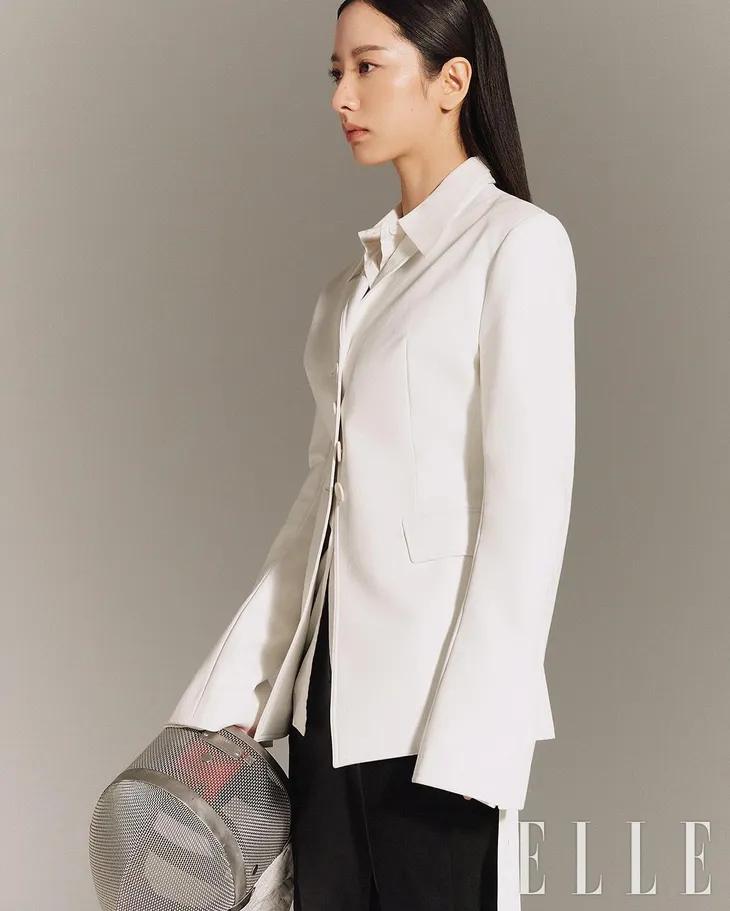 Bona của Hai mươi lăm, Hai mươi mốt tuyệt đẹp trên tạp chí Elle - Ảnh 1. Bona của Hai mươi lăm, Hai mươi mốt tuyệt đẹp trên tạp chí Elle - Ảnh 1.