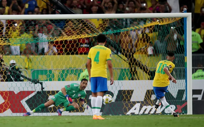 Brazil thắng đậm Chile 4-0, giữ vững mạch bất bại tại Vòng loại World Cup 2022 Nam Mỹ - Ảnh 2. Brazil thắng đậm Chile 4-0, giữ vững mạch bất bại tại Vòng loại World Cup 2022 Nam Mỹ - Ảnh 2.