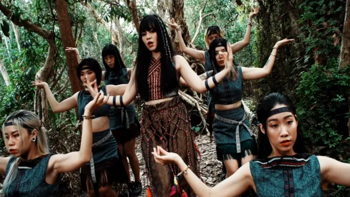 Girlgroup tân binh Hàn Quốc bị nghi đạo nhạc Việt Nam - Ảnh 2. Girlgroup tân binh Hàn Quốc bị nghi đạo nhạc Việt Nam - Ảnh 2.