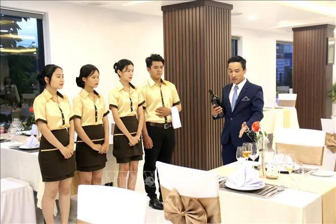 Du lịch trong nước khôi phục, tuyển dụng nhân sự đẩy mạnh - Ảnh 1. Du lịch trong nước khôi phục, tuyển dụng nhân sự đẩy mạnh - Ảnh 1.