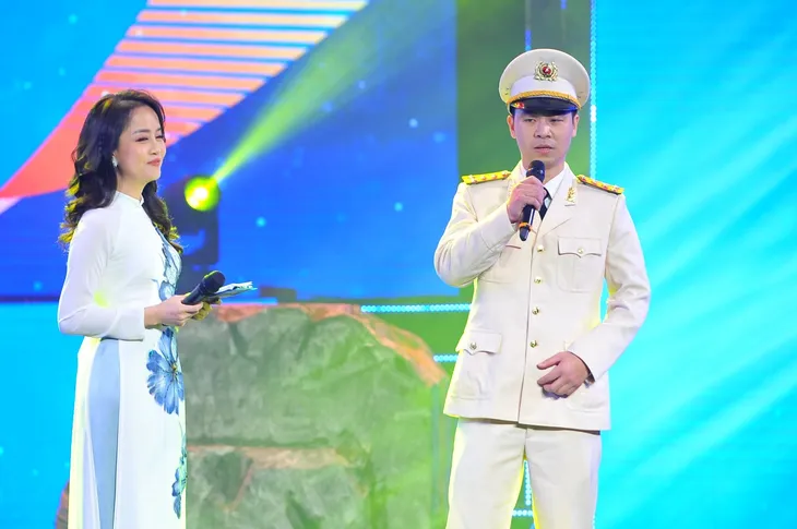 Chủ tịch nước dự Lễ trao Giải thưởng Gương mặt trẻ Việt Nam tiêu biểu năm 2021 - Ảnh 6. Chủ tịch nước dự Lễ trao Giải thưởng Gương mặt trẻ Việt Nam tiêu biểu năm 2021 - Ảnh 6.