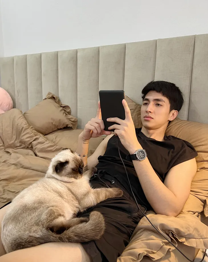 Diễn viên Việt tuần qua: Hồng Diễm ngập trong hoa sinh nhật, Phương Oanh có lúc cực dịu dàng - Ảnh 7. Diễn viên Việt tuần qua: Hồng Diễm ngập trong hoa sinh nhật, Phương Oanh có lúc cực dịu dàng - Ảnh 7.