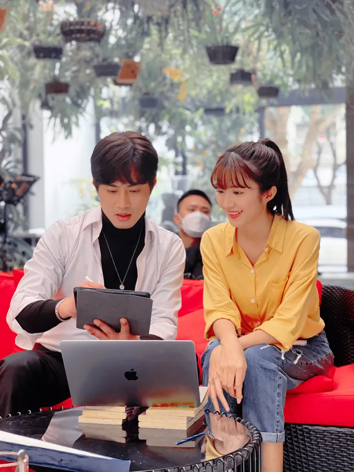 Diễn viên Việt tuần qua: Hồng Diễm ngập trong hoa sinh nhật, Phương Oanh có lúc cực dịu dàng - Ảnh 12. Diễn viên Việt tuần qua: Hồng Diễm ngập trong hoa sinh nhật, Phương Oanh có lúc cực dịu dàng - Ảnh 12.