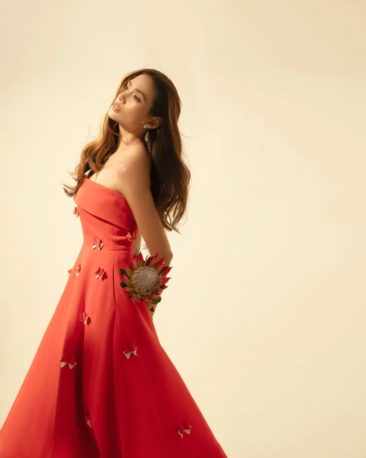 HH Lương Thùy Linh, Hoàng Thùy diễn catwalk bên dàn mẫu nhí - Ảnh 1. HH Lương Thùy Linh, Hoàng Thùy diễn catwalk bên dàn mẫu nhí - Ảnh 1.