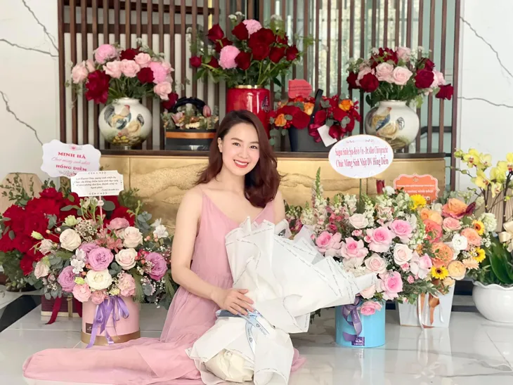 Diễn viên Việt tuần qua: Hồng Diễm ngập trong hoa sinh nhật, Phương Oanh có lúc cực dịu dàng - Ảnh 10. Diễn viên Việt tuần qua: Hồng Diễm ngập trong hoa sinh nhật, Phương Oanh có lúc cực dịu dàng - Ảnh 10.