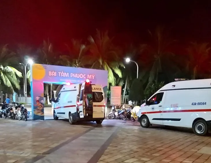 5 du khách tắm biển muộn ở Đà Nẵng bị nước cuốn, 1 người tử nạn - Ảnh 1. 5 du khách tắm biển muộn ở Đà Nẵng bị nước cuốn, 1 người tử nạn - Ảnh 1.