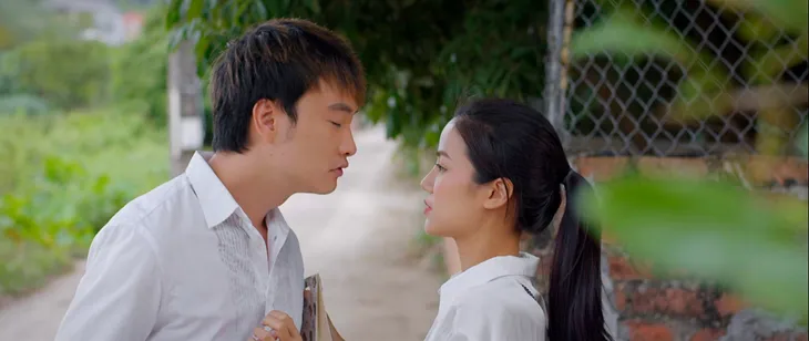 Lối về miền hoa - Tập 22: Thanh - Lợi hôn nhau đầy ngọt ngào - Ảnh 9. Lối về miền hoa - Tập 22: Thanh - Lợi hôn nhau đầy ngọt ngào - Ảnh 9.