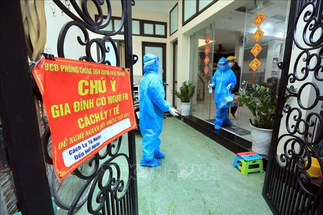Mẹ là F0 điều trị tại nhà cho con bú thế nào? - Ảnh 1. Mẹ là F0 điều trị tại nhà cho con bú thế nào? - Ảnh 1.