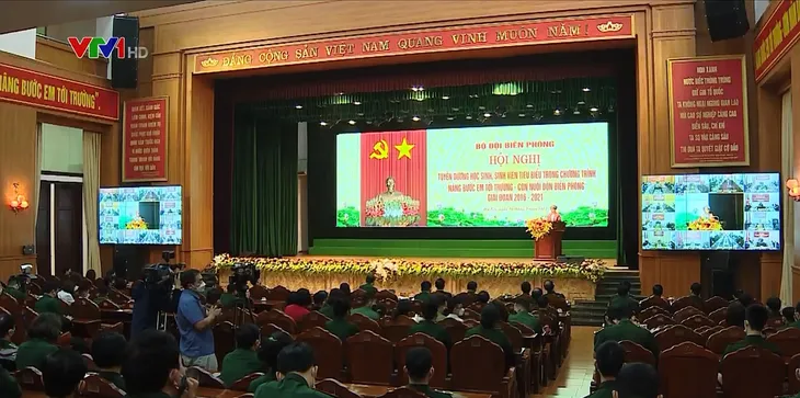Gieo mầm tri thức nơi biên cương - Ảnh 1. Gieo mầm tri thức nơi biên cương - Ảnh 1.
