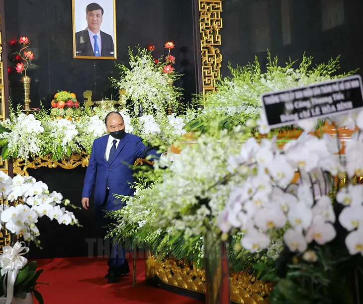 Chủ tịch nước đến viếng Phó Chủ tịch Thường trực UBND TP Hồ Chí Minh Lê Hòa Bình - Ảnh 2. Chủ tịch nước đến viếng Phó Chủ tịch Thường trực UBND TP Hồ Chí Minh Lê Hòa Bình - Ảnh 2.
