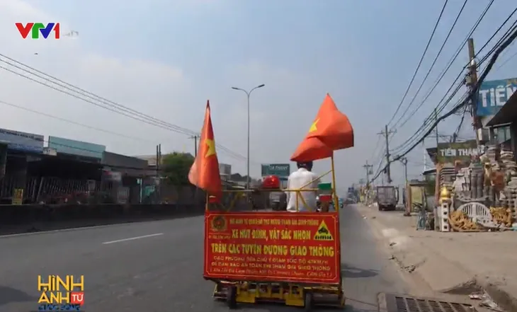 Bác xe ôm 16 năm miệt mài dùng xe tự chế đi hút đinh dọc quốc lộ - Ảnh 1. Bác xe ôm 16 năm miệt mài dùng xe tự chế đi hút đinh dọc quốc lộ - Ảnh 1.