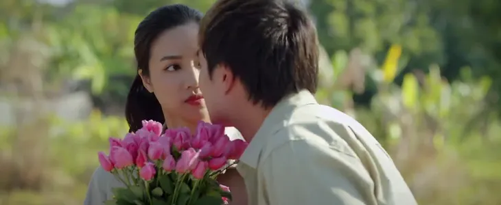 Lối về miền hoa - Tập cuối: Lợi lừa lại đầy ngoạn mục khi biết bí mật bệnh nan y của bố - Ảnh 12. Lối về miền hoa - Tập cuối: Lợi lừa lại đầy ngoạn mục khi biết bí mật bệnh nan y của bố - Ảnh 12.