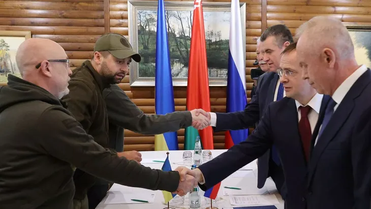 Nga và Ukraine kết thúc vòng hòa đàm thứ 2, Mỹ áp thêm lệnh trừng phạt với Nga - Ảnh 1. Nga và Ukraine kết thúc vòng hòa đàm thứ 2, Mỹ áp thêm lệnh trừng phạt với Nga - Ảnh 1.